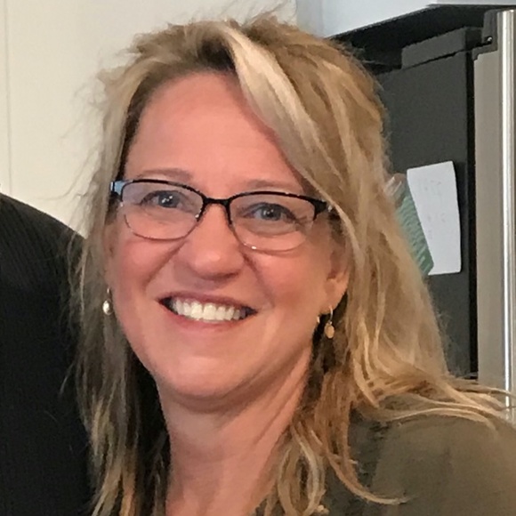 Meet your Posher, Sandra - Picture 1 of 2